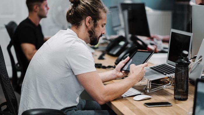 Logistics service provider checks the order status of a customer order on his tablet.