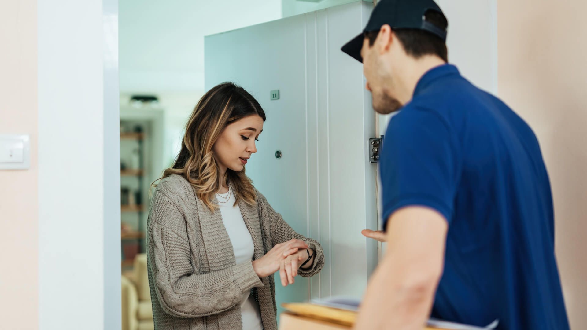 End customer looks at clock because delivery was not automatically notified and is late.