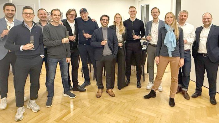 Team photo: Participants from EIKONA Logistics, Schäflein AG, Main Capital Partners, and lawyers at the majority stake transaction."