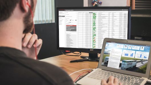 Logistiker von Hartmann International arbeitet im neuen, von EIKONA Logistics bereitgestellten, digitalem Kundenportal.