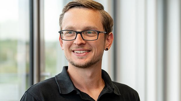 Ein Porträt von Marcel Strasser.