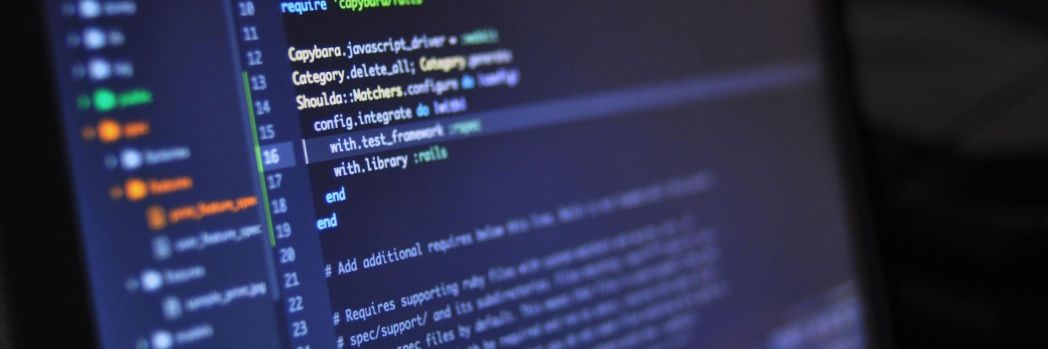 Programmcode auf einem Monitor in einer Entwicklungsumgebung