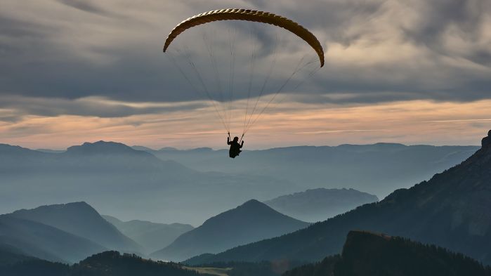 Parachutist which stands for data security over backup