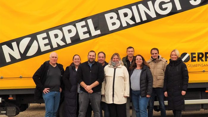 Gruppenfoto des Implementierungsteams von IDS, IDS-Partnern und EIKONA Logistics