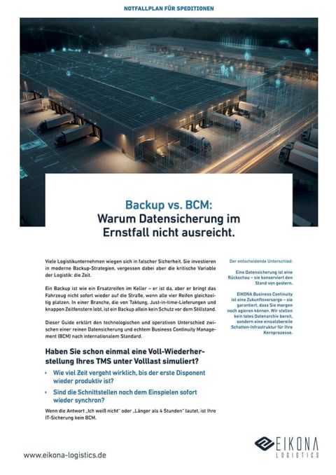 Eine moderne Logistikanlage mit geparkten Lkw verdeutlicht die Bedeutung von BCM im Vergleich zu Backup für betriebliche Resilienz.
