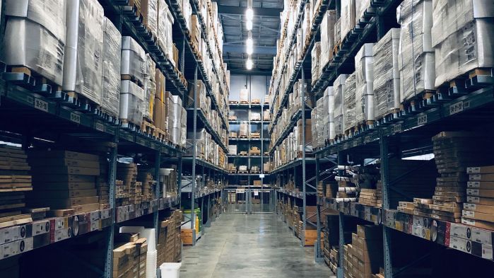 Lagerhalle eines Logistikunternehmens welche in der Onlineplattform OpenLogistics.net Öffnungszeiten eintragen kann.