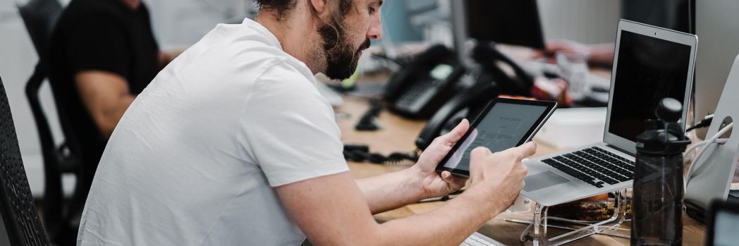 Logistics service provider checks the order status of a customer order on his tablet.