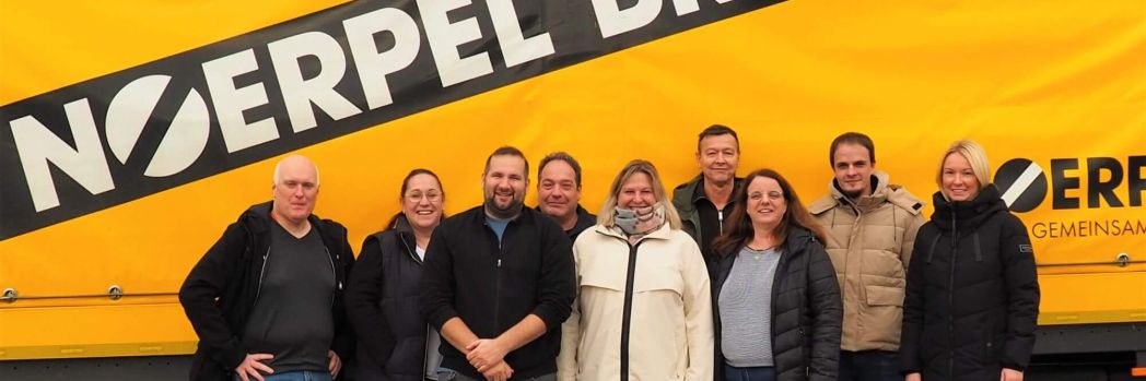 Gruppenfoto des Implementierungsteams von IDS, IDS-Partnern und EIKONA Logistics