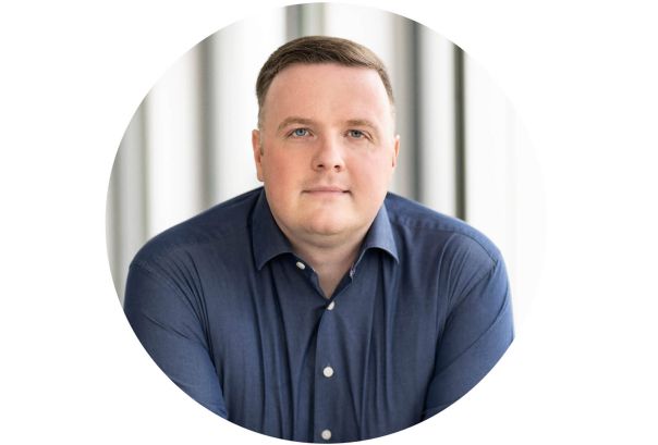 Senior Consultant der EIKONA AG Sebastian Kremer. Ein Portrait von Sebastian Kremer.